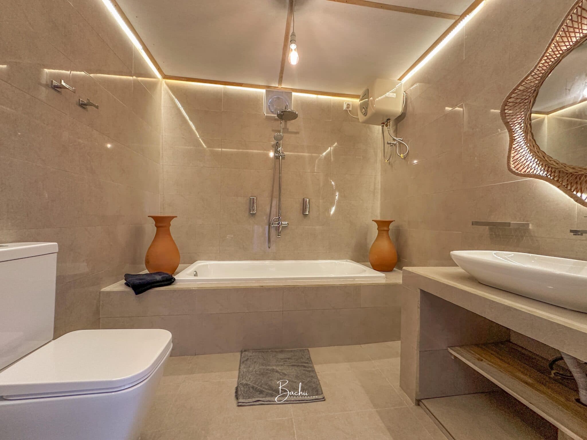 Birdeye cabin — the bathroom, with a hot water tub and vessel sink